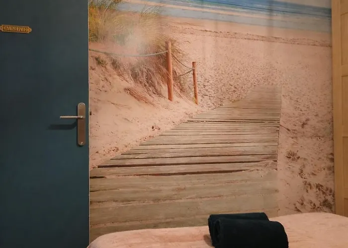 Les Cabines, F3 Avec Terrasse , A 1 Min *