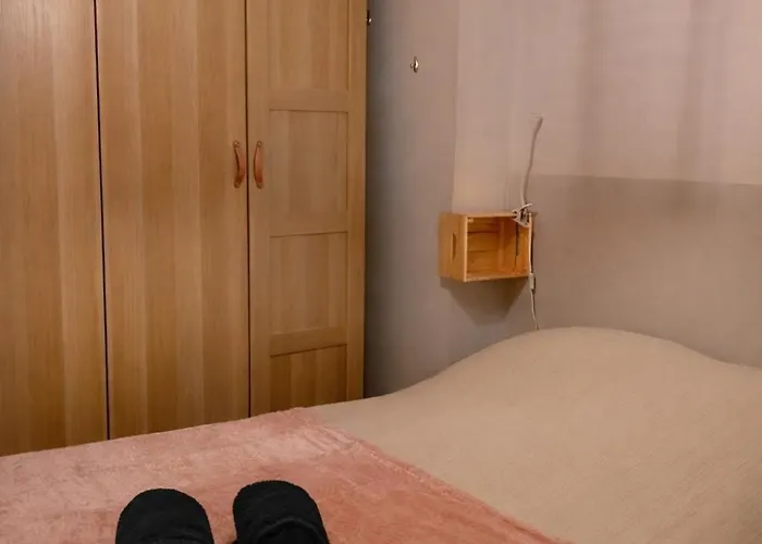 Les Cabines, F3 Avec Terrasse , A 1 Min *